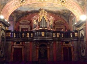 Organ in back  of Mirror Chapel, Prague