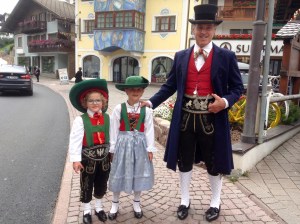 A Sunday afternoon family mountain stroll in the Dolomites